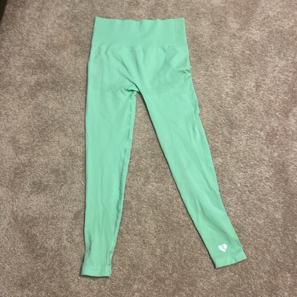 Women’s best. Size medium. Good condition - Picture 2 of 3